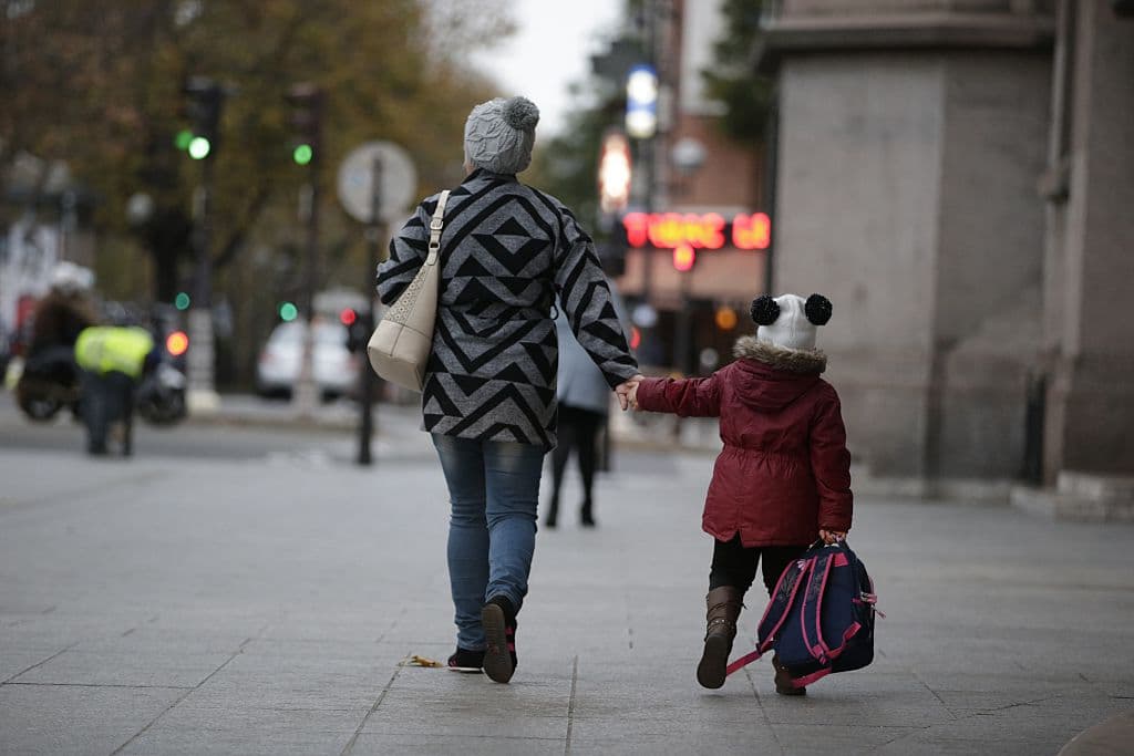 Francia da marcha atrás a una enmienda legal que impedía pegar a los niños