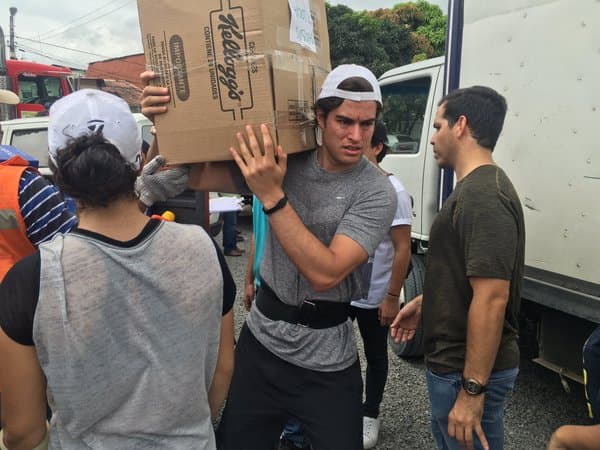 Los trabajos en centros de acopio y zonas más afectadas no se detienen.