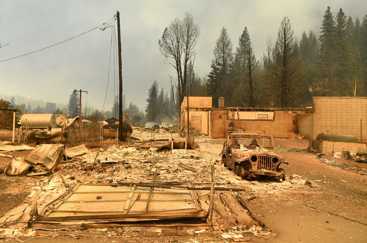 Hasta el momento
<a href="https://www.fire.ca.gov/incidents/2021/7/14/dixie-fire/" target="_blank">se han emitido más de 30 órdenes de evacuación</a> y al menos seis comunidades se encuentran bajo advertencia de evacuación según los registros de la agencia estatal de incendios.