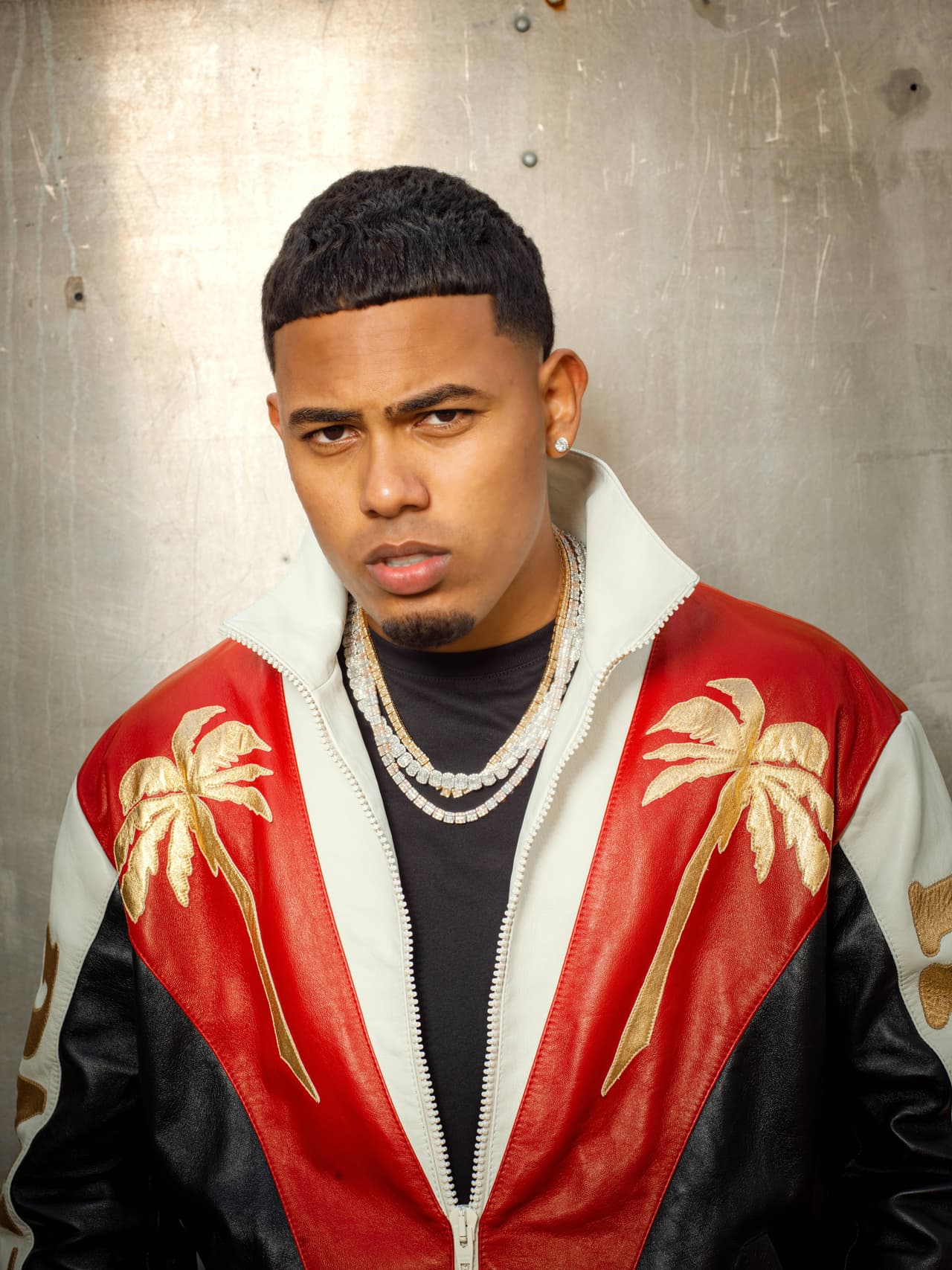 <b>Myke Towers</b> estrenará mundialmente su último sencillo en nuestro escenario. El artista cuenta con 9 nominaciones a Premios Juventud 2021, incluyendo Artista De La Juventud Masculino.