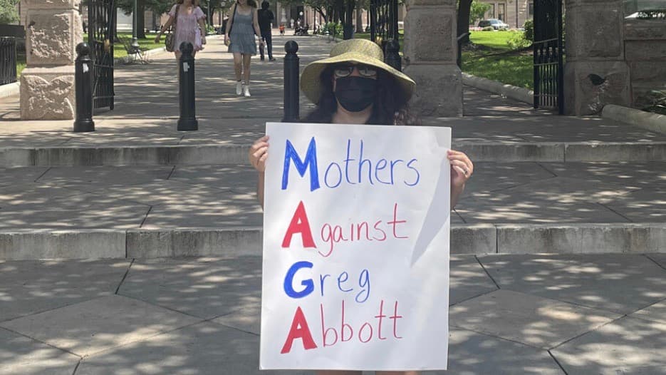 Un movimiento iniciado por una madre latina busca cambiar la política texana