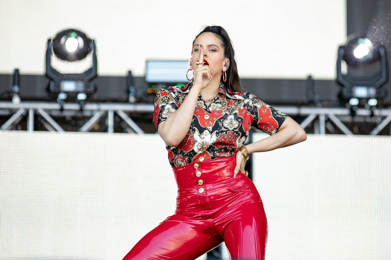 La publicación cuenta con más de 800 millones de reproducciones y con casi cuatro mil comentarios, que hacen referencia a lo largo de sus uñas.