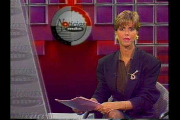 Maria Celeste presentando "Noticias y Más" el programa que estuvo al aire antes de Primer Impacto.