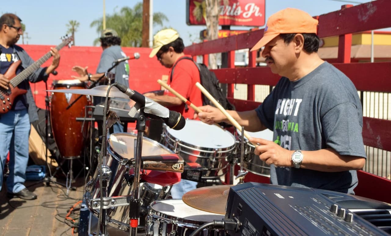 Los Jornaleros del Norte marchan por el salario mínimo en L.A. (2015)