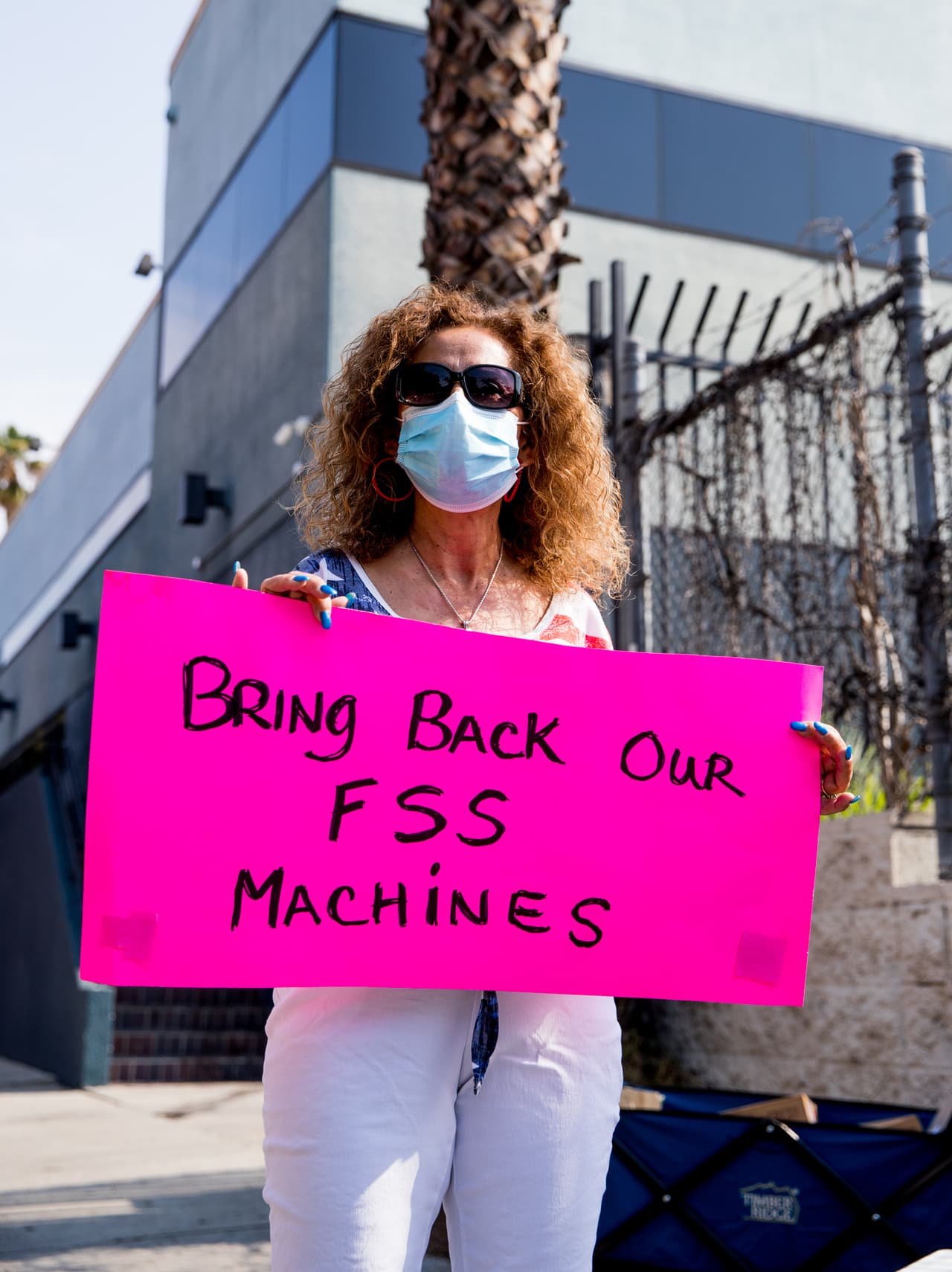 Los manifestantes exigieron la reactivación de las máquinas para clasificación de correo, lo que ayudaría a la votación que se realiza con ayuda del Servicio Postal.