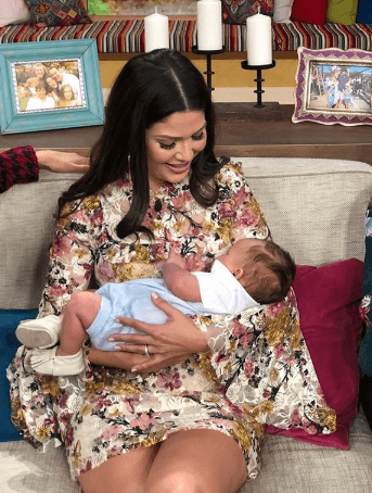 En este mismo texto que acompaña la foto, Ana Patricia aprovechó para recordar que durante su embarazo "no me preocupaba el hecho de engordar, nunca me privé de mis antojos a cada rato y mucho menos me mortifiqué por ejercitarme".