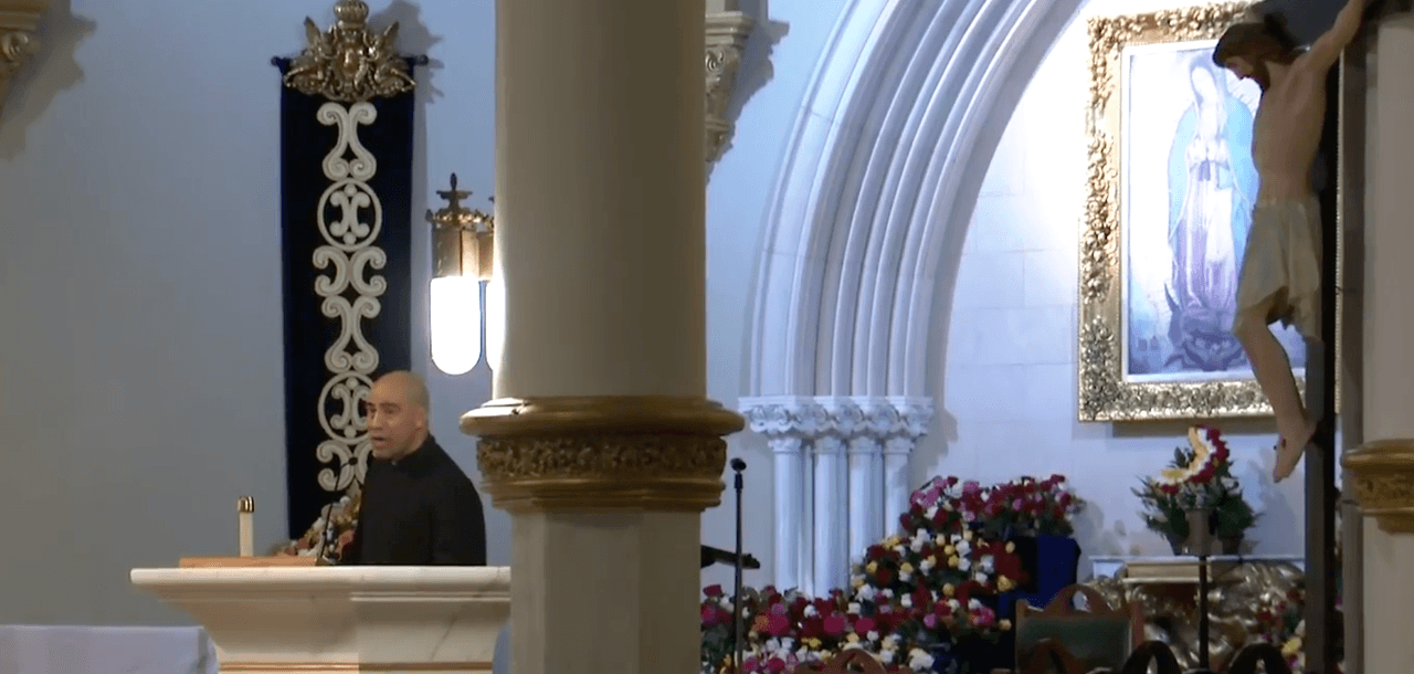 El padre Jesús Belmontes explicó durante las mañanitas a la Virgen de Guadalupe, el significado de que sea Santuario Nacional. “Si ya todos los Obispos lo están declarando un santuario nacional, es porque desde este lugar se va a bendecir a todo un pueblo, a toda nuestra cultura y qué mejor que ella se haya ganado en esa catedral el título de santuario”.