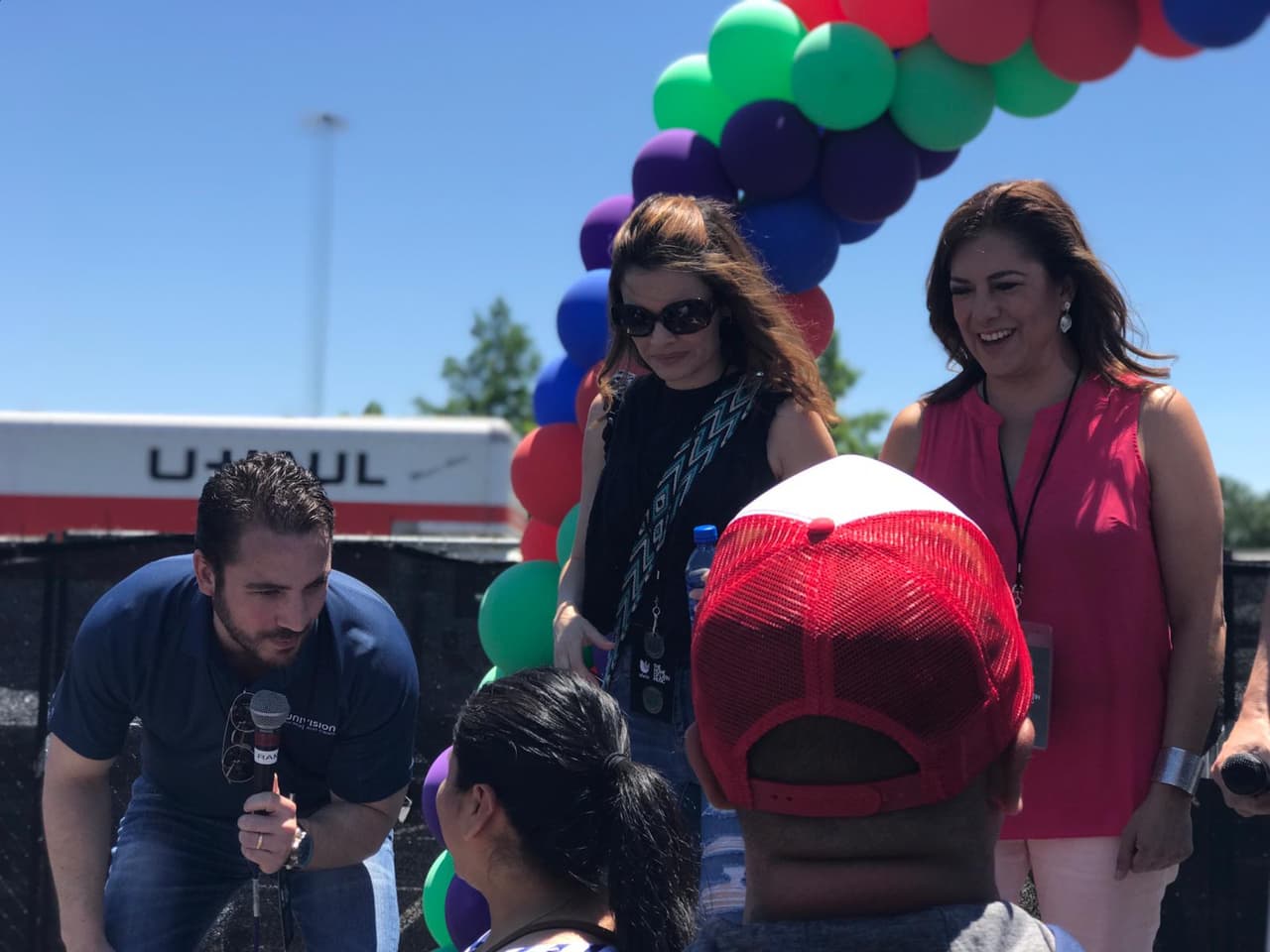 El grupo de talento de Univisión 23 DFW compartió con los presentes.