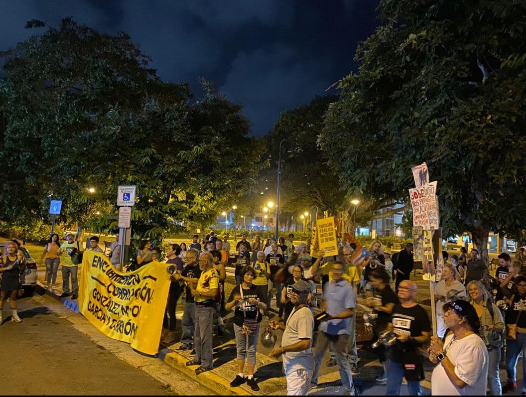 Con cacerolazo en mano pensionados piden la renuncia de José Carrión III 