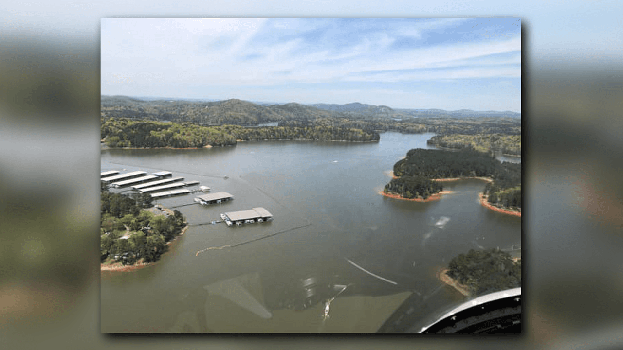 La orden de Kemp reemplaza todas las ordenanzas locales que entran en conflicto con la orden estatal, lo que significa que si una ciudad o condado de Georgia tomó medidas de emergencia o utilizó una declaración de emergencia para cerrar sus playas, luego de esta orden, permite reabrirlas.