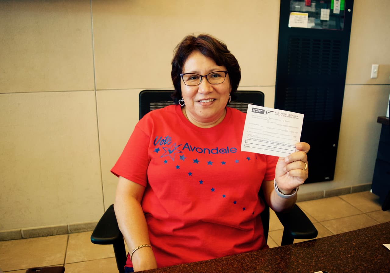 Carmen Martínez es la Secretaria de la ciudad de Avondale en el condado de Maricopa. Aquí en el puesto de votación temprana que este sábado recibió a 50 votantes.