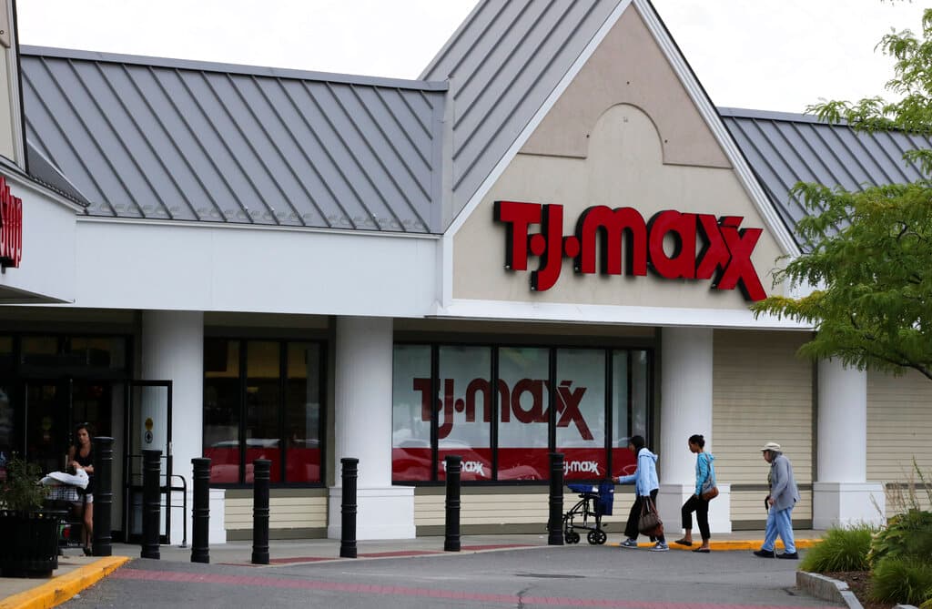 <h2 class="cms-H2-H2">TJX company</h2>
<br>
<br>
<b>- Acción de Gracias:</b> Las tiendas de TJ Maxx, Marshalls, HomeGoods, Sierra y HomeSense estarán cerradas el Día de Acción de Gracias. 
<br>
<br>
<b>- Black Friday: </b>La mayoría abre el viernes a partir de las 7:00 am.