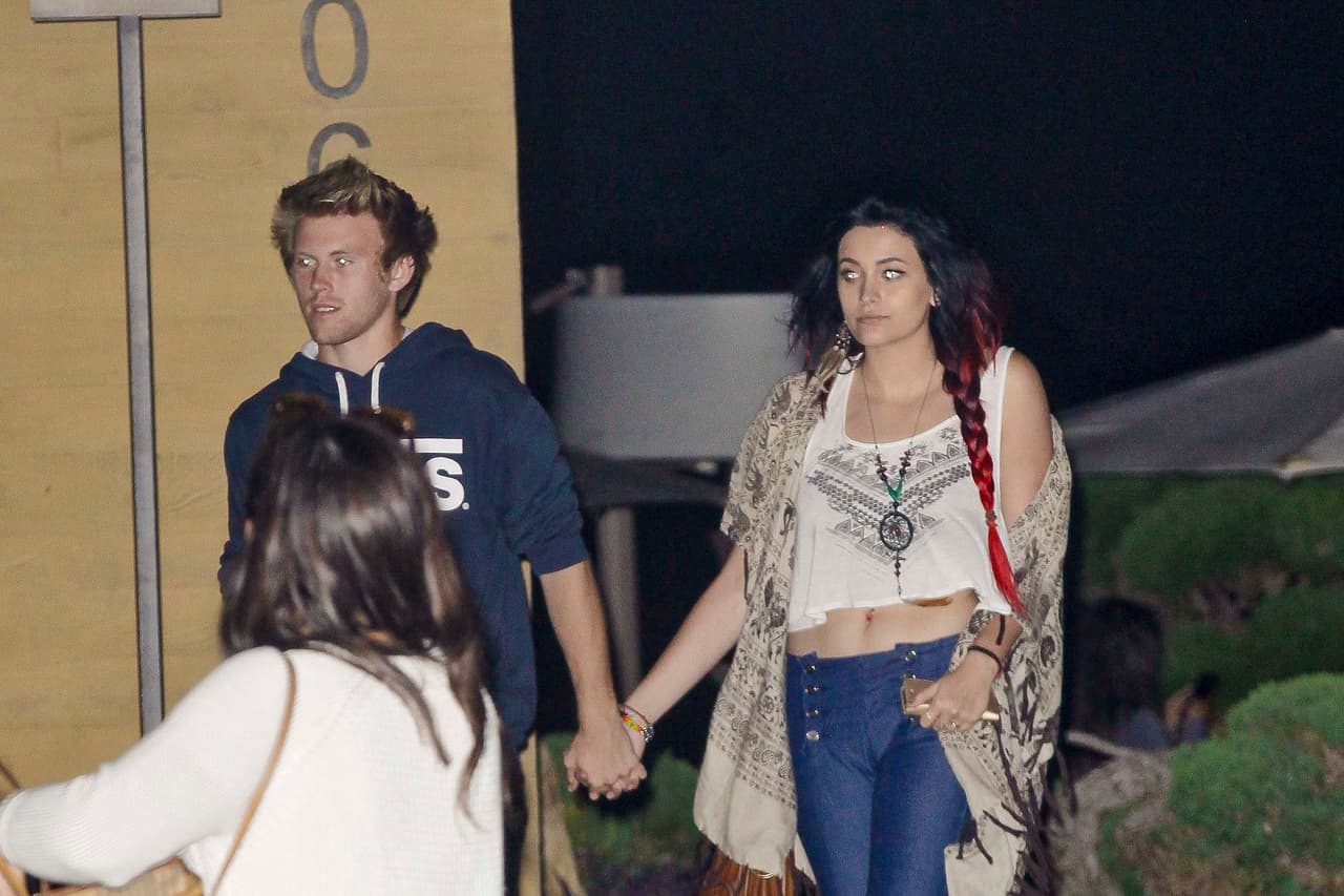 Paris mostró más que su ombliguito.