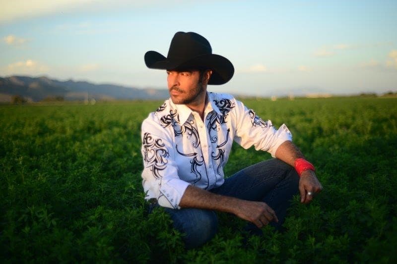 La novela que más éxito le ha dado es la de 'Fuego en la Sangre'.