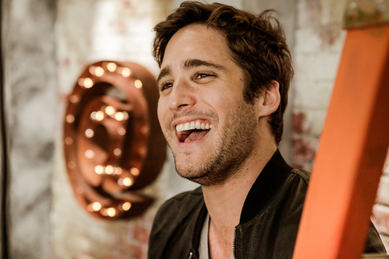 Diego Boneta llegó y todas suspiramos.