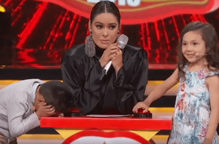 Apenas iba el segundo programa y Giovani confesó estar enamorado de su compañera Sarilú y su perfume, razón por la cual le declaró su amor frente las cámaras. Aunque ese amor no se puede realizar aún, la capitana de 'las Bombas' le prometió que cuando sean grandes podrán ser novios.