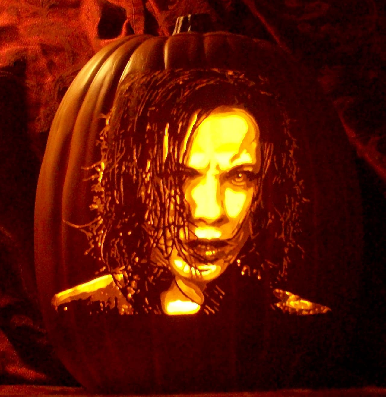 Selene está dispuesta a acabar con todo vampiro y hombre lobo que quiera arruinar tu Halloween.