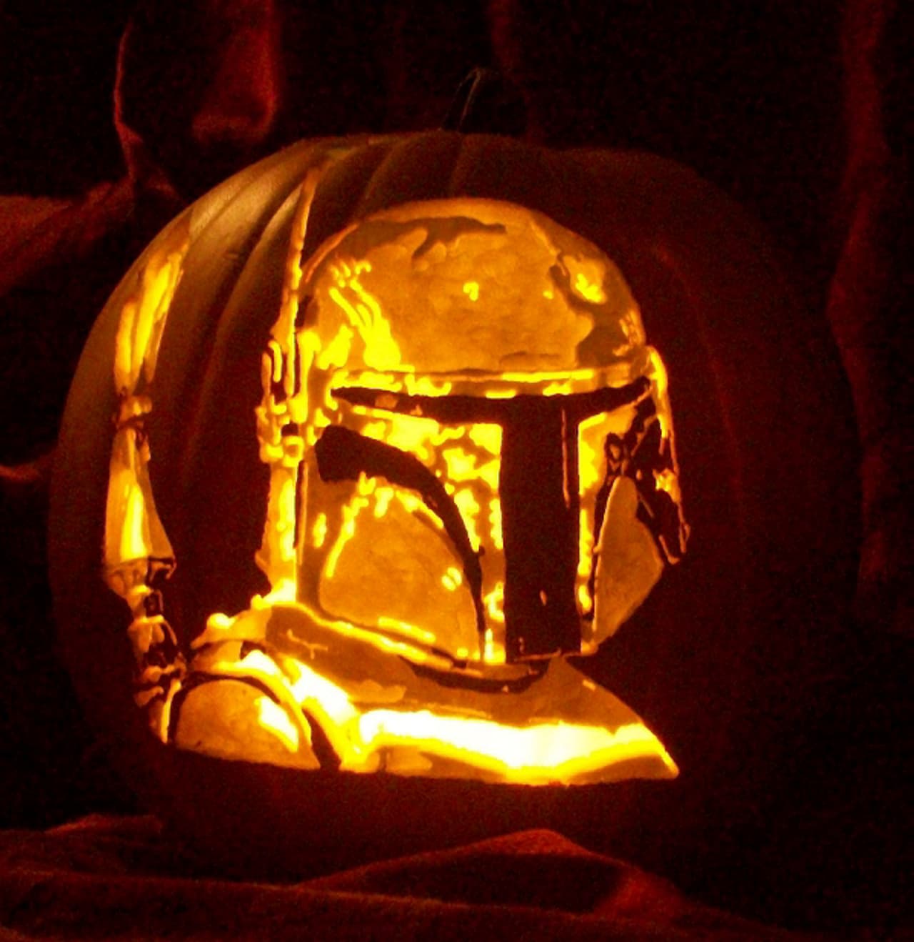 Boba Fett también está disponible para iluminar teatralmente tu casa.