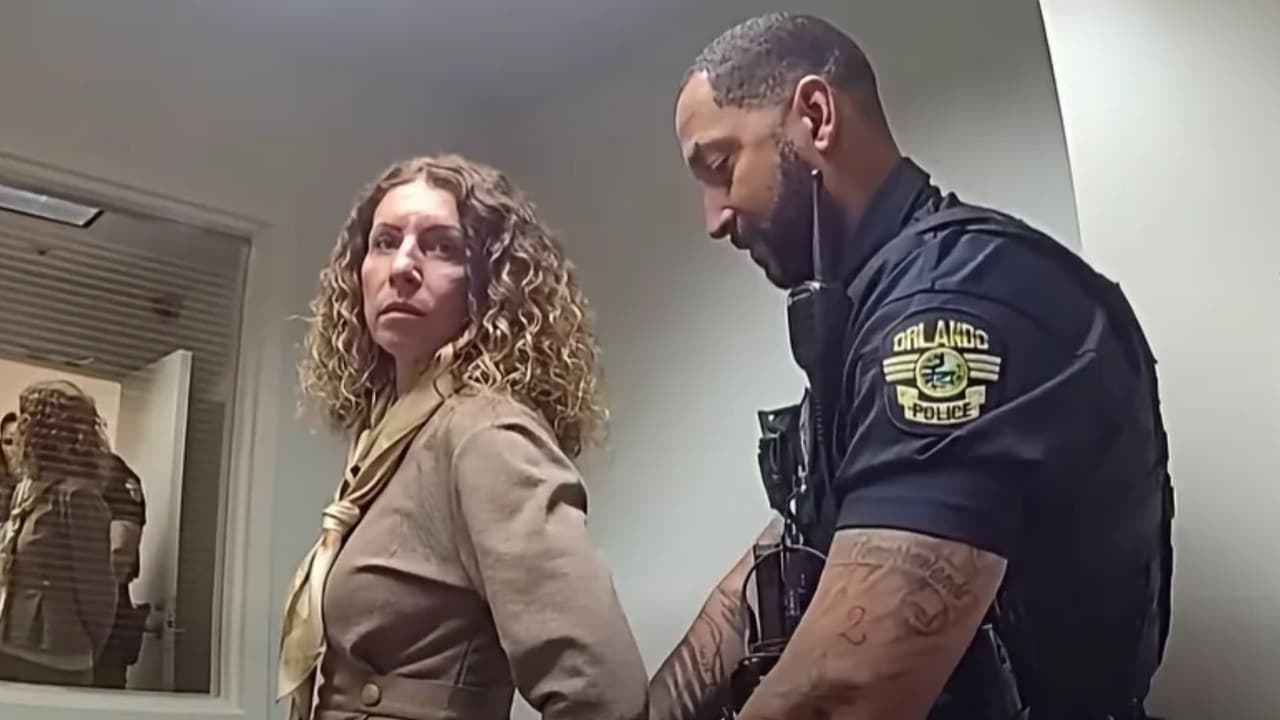 Madre de Kissimmee es arrestada al regresar de Las Vegas tras dejar a cuatro hijos solos durante días