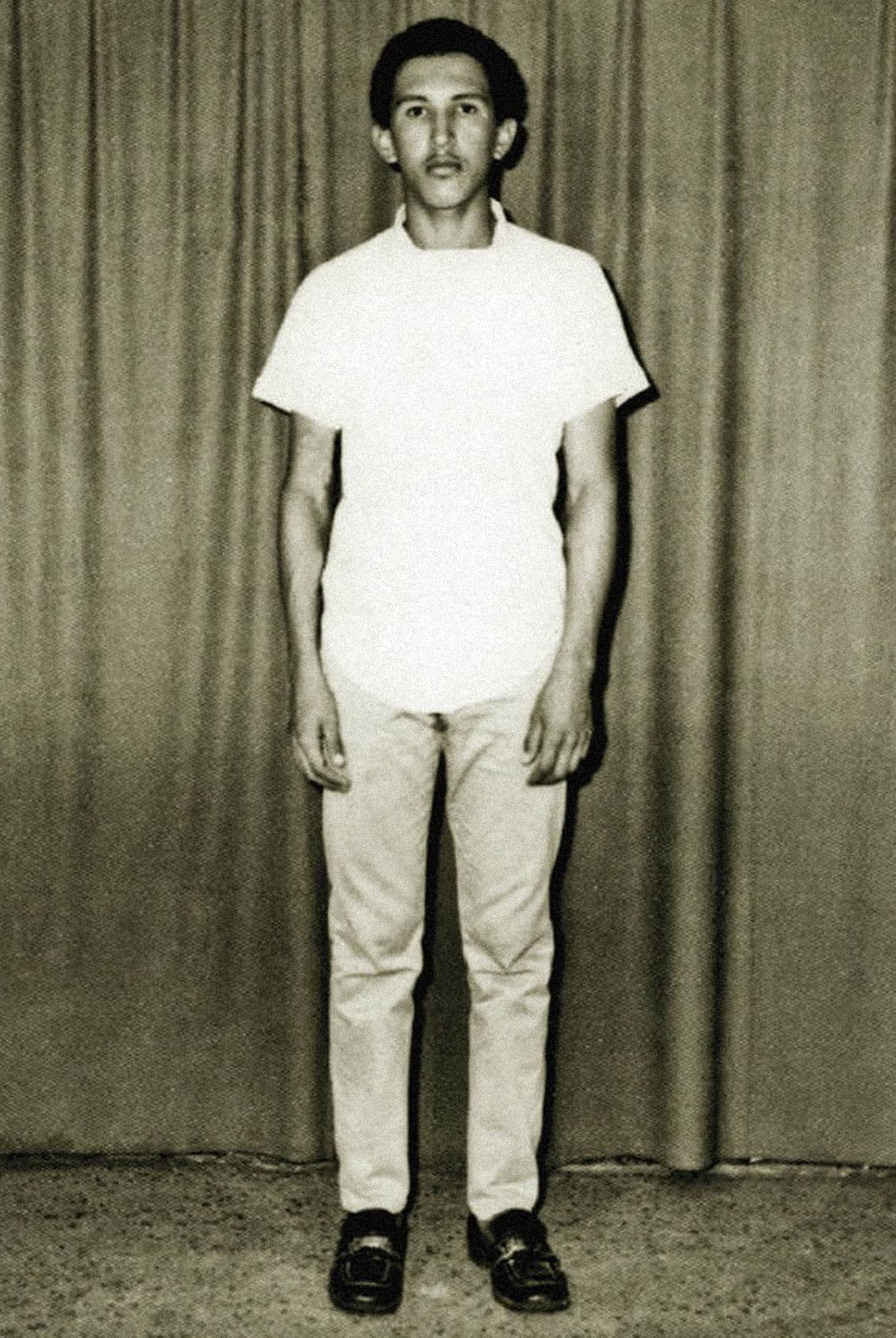 <b>Formación militar.</b> En 1971 terminó la secundaria e ingresó a la Academia militar de Venezuela, donde recibió el título de licenciado en Ciencias y Artes Militares en 1975. Fotografía en su primer año en la academia militar. 1971.