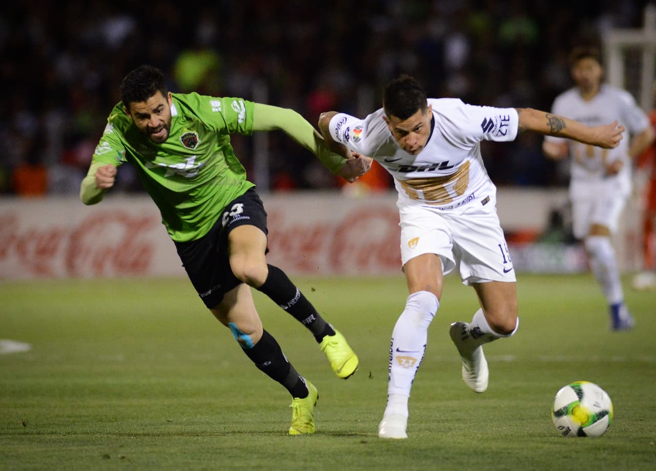 Y cuando parecía que el partido caía en un marasmo, con los dos equipos de pronto atorados en medio campo, las cosas cambiaron radicalmente.