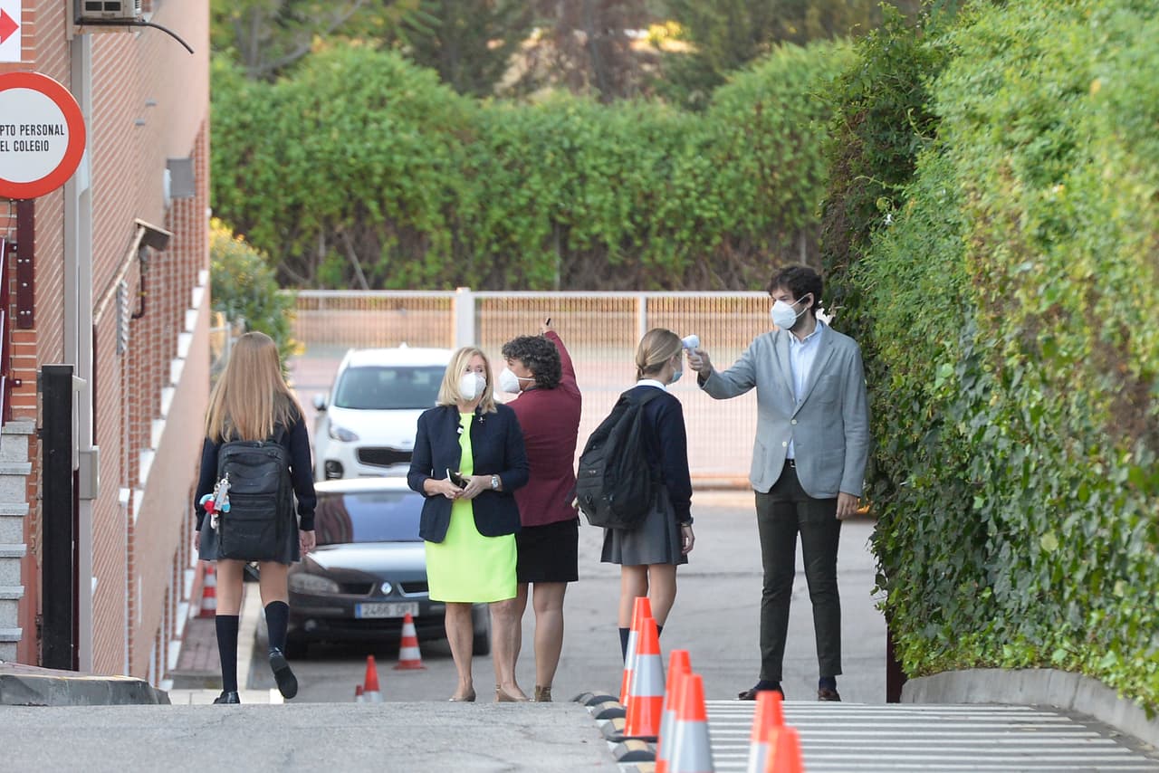 Esto se debe al positivo en coronavirus que dio una compañera de salón de la princesa Leonor. 
<br>