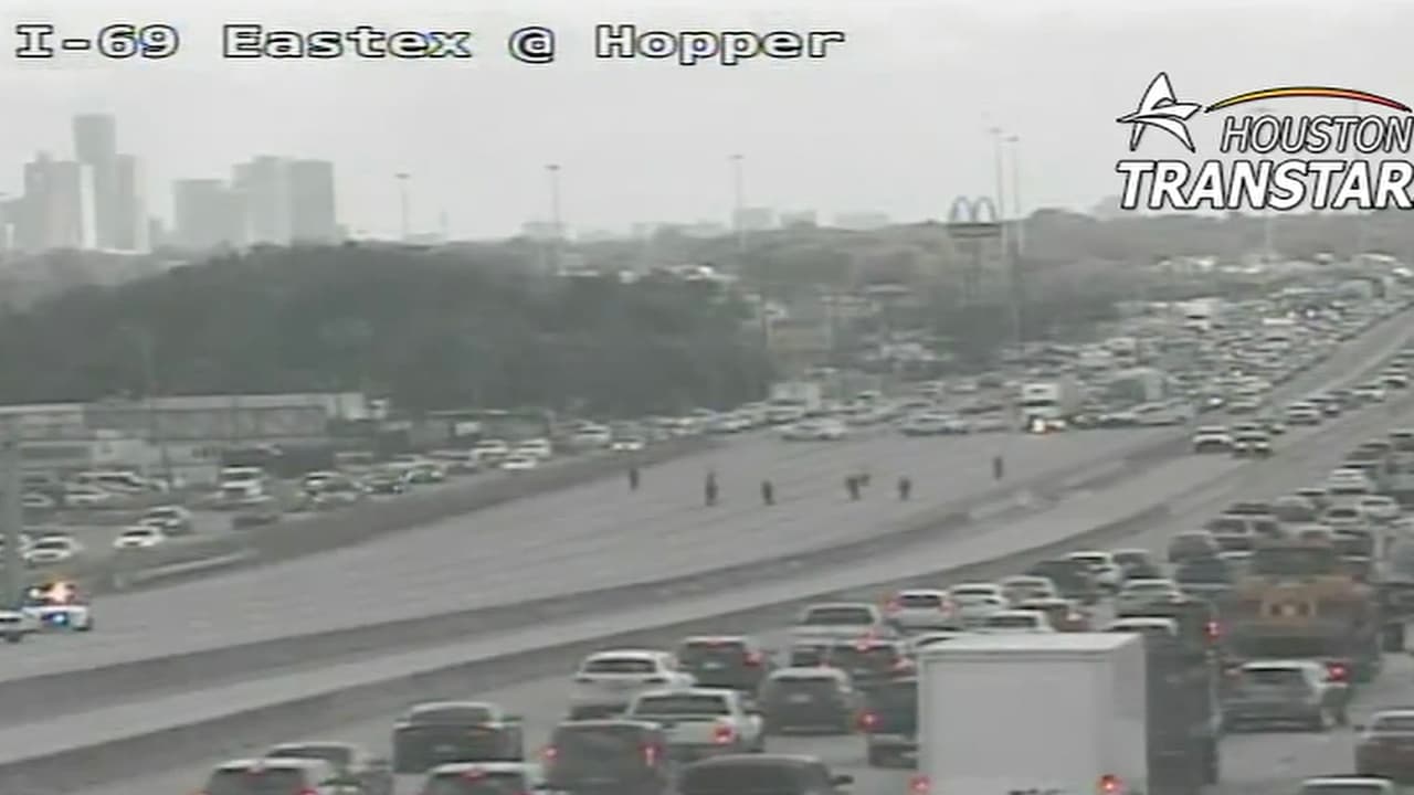 Por lo menos una persona herida es el resultado de una balacera ocurrida en 11200 Eastex Freeway.