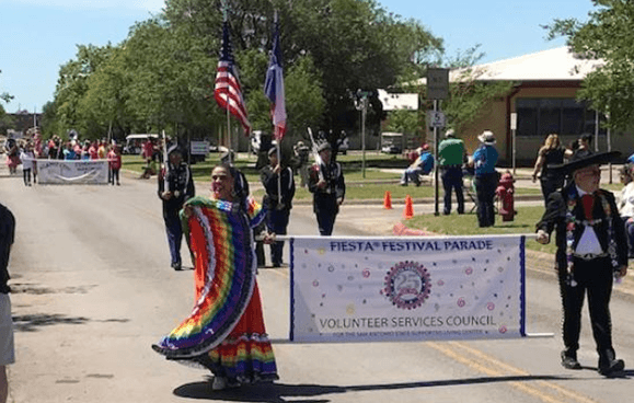 <h2 class="cms-H2-H2">FIESTA FESTIVAL</h2>
<br>
<ul>
<li class="li1">Cuándo: 26 de abril</li>
</ul>
<ul>
<li class="li1">Hora: 10:00 horas - 16:00 horas</li>
</ul>
<ul>
<li class="li1">Dónde: The San Antonio State Supported Living Center</li>
</ul>
<ul>
<li class="li1">Qué es: Desfile, escenarios con artistas en vivo, variedad de comida y vendedores.</li>
</ul>
<ul>
<li class="li1">Costo: Gratis</li>
</ul>