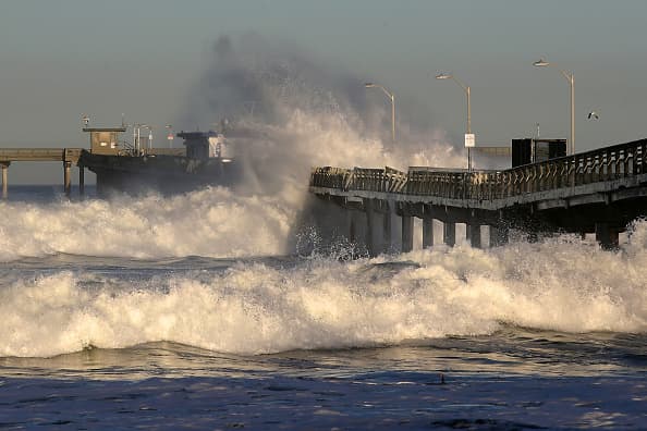 Las alertas por fuerte oleaje en las costas del sur de
<a href="https://www.univision.com/temas/california">California</a> se mantienen por segunda semana consecutiva y estas fotos de las costas de
<a href="https://www.univision.com/temas/san-diego">San Diego</a> demuestras lo peligroso de dichas condiciones.
<br>