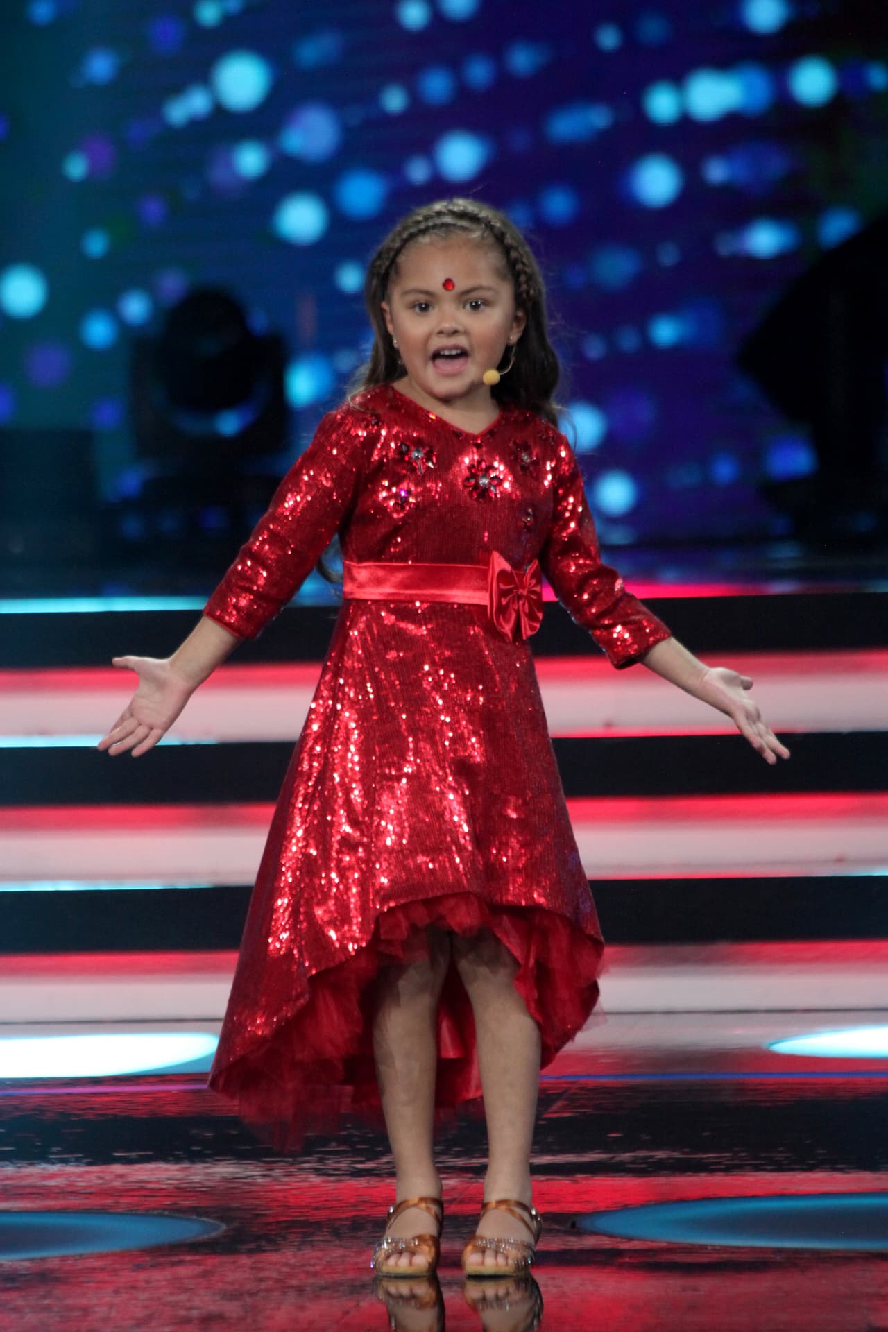 Verónica detalló las cualidades de su nieta: además de cantar, baila reggaeton, tal como lo demostró al regresar al escenario para bailar el tema ‘Dura’, de Daddy Yankee.