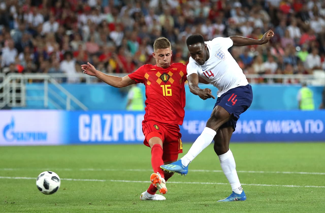 Después del gol belga, Inglaterra reaccionó solo hasta el minuto 82 con un remate de Danny Welbeck, que había entreado minutos antes. Courtois ya estaba vencido pero un defensa rechazó.