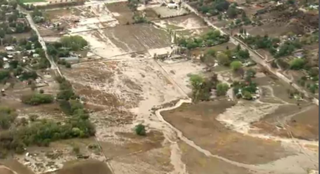 Residentes y conductores en varias zonas al norte del condado de Los Angeles fueron impactados por fuertes lluvias, granizo, inundaciones y deslaves.