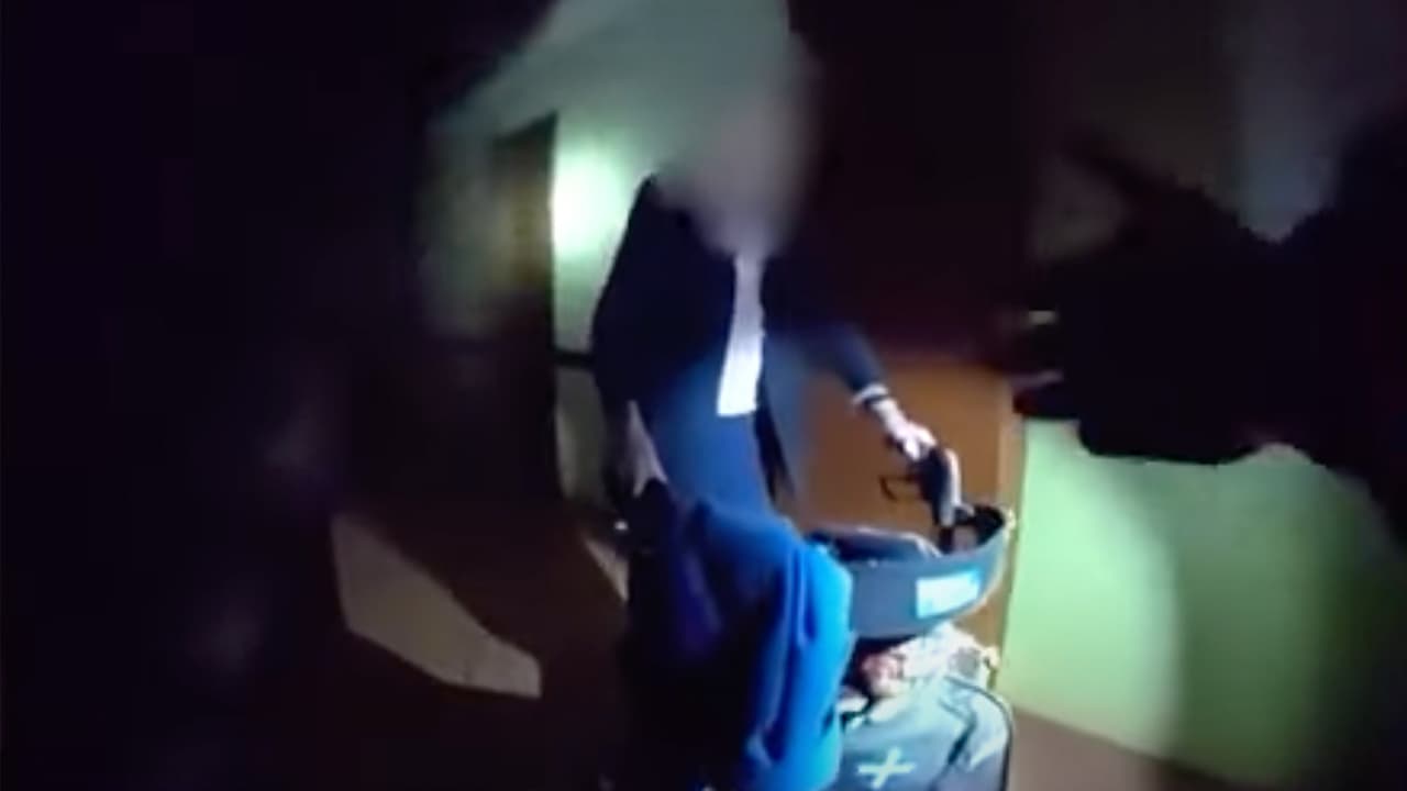 Video muestra el rescate de una mujer de 100 años atrapada en medio del incendio Eaton