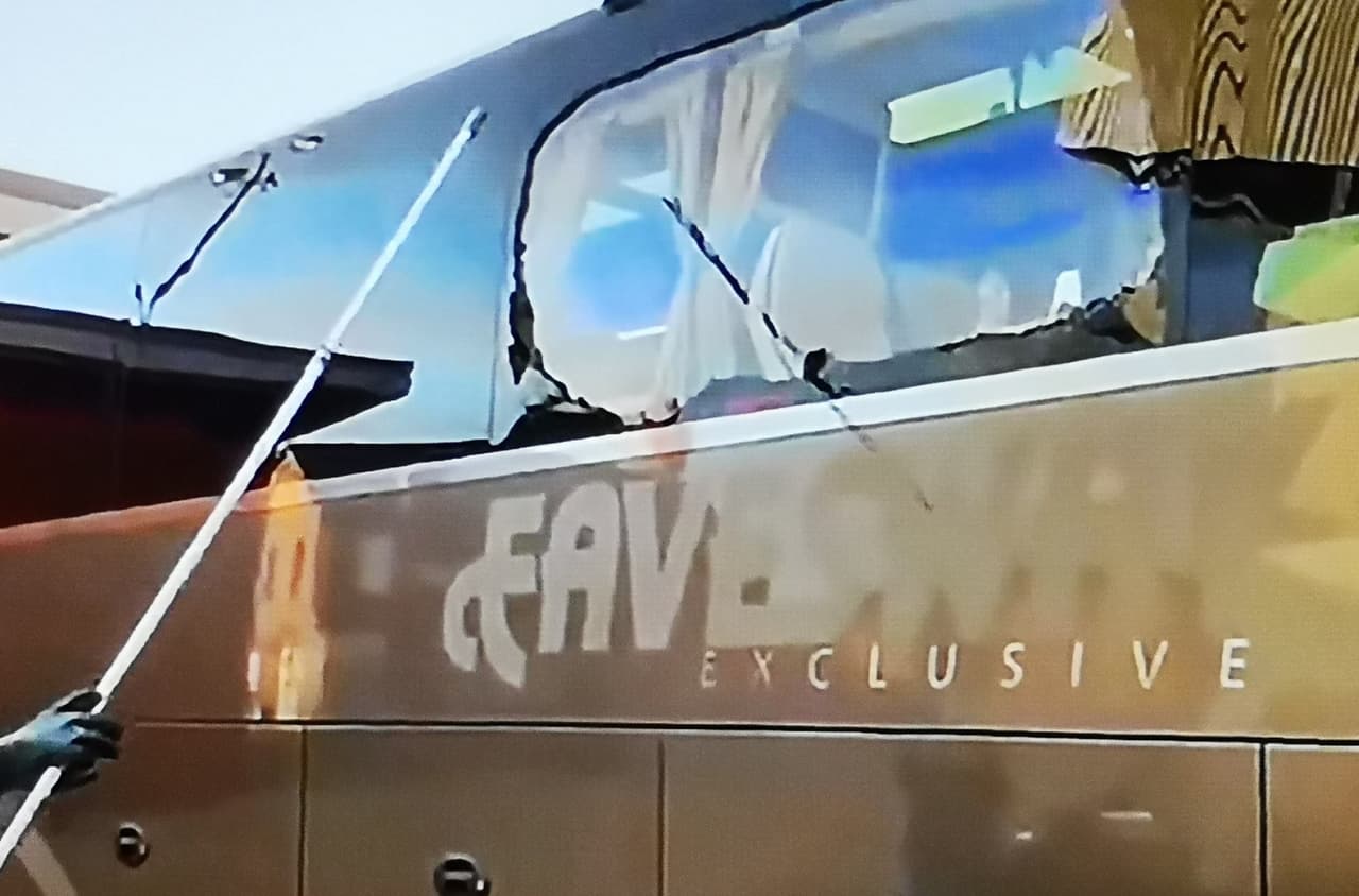 Apedrean el autobús del Real Madrid camino a Anfield