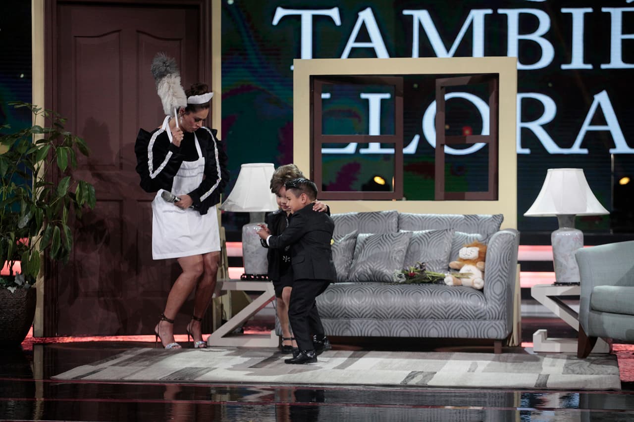 El sketch no sólo mostraba a Giovani y Sarilú en medio del drama.... Si no que también incluía un par de pasos de baile.