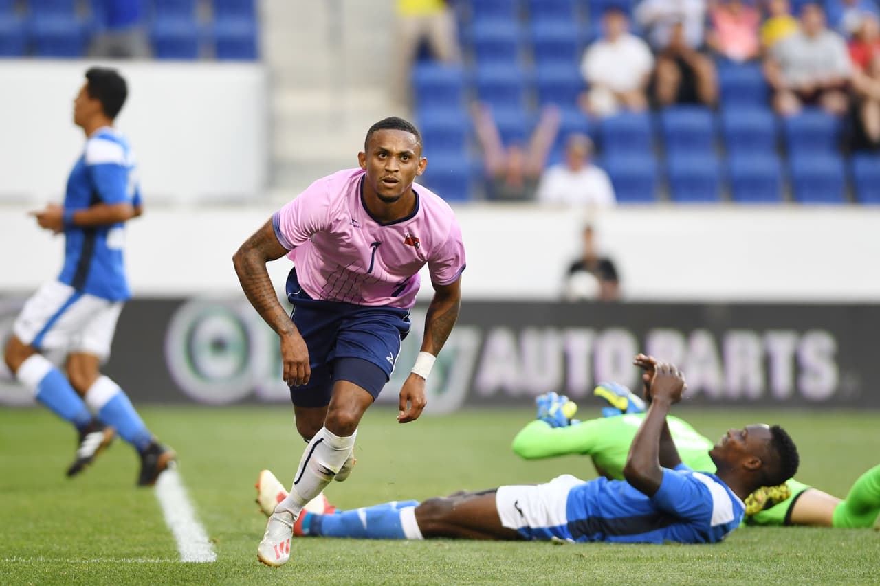 Y a los 71 minutos, en un remate de cabeza picado y lejos del alcance del portero Maradiaga, Nahki Wells marcó sendo golazo para marcar el 2-0 en favor de los del Atlántico Norte.