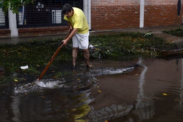 Además, Insulza deseó "una pronta recuperación" a los heridos y manifestó su esperanza en que las dificultades causadas por los cuantiosos daños materiales se superen pronto.