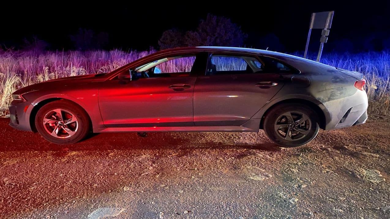 Con las cámaras fronterizas, los agentes de la estación de Sonoita observaron dos vehículos. Pensaron que probablemente estaban involucrados en el tráfico de personas.