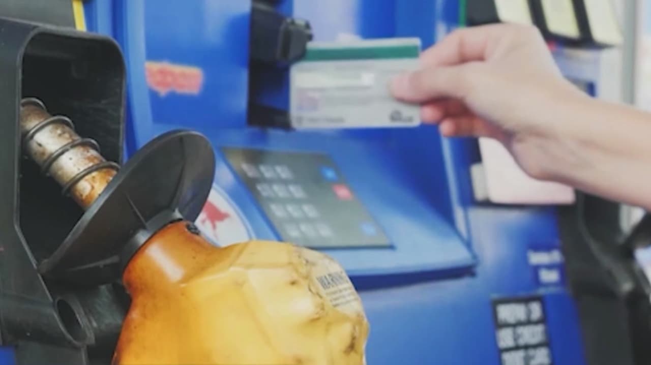 Incremento en precio de gasolina impacta a residentes en Houston