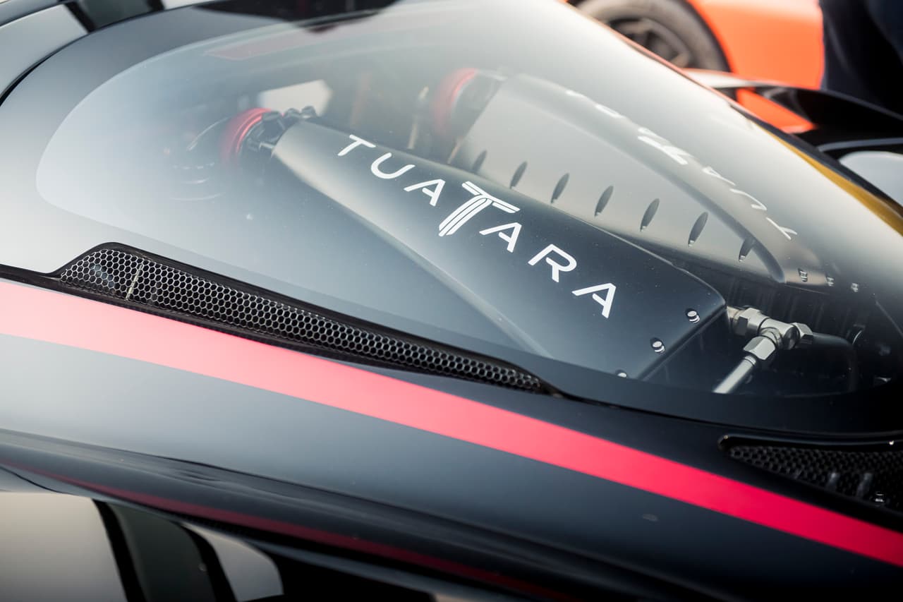 SSC Tuatara, el carro de producción más rápido del mundo con un registro de 316.11 mph (508.73 km/h).