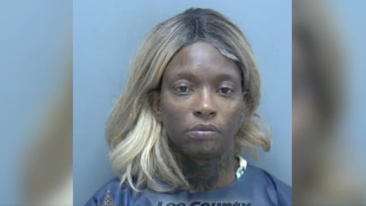 Detienen a madre de Florida por denunciar falso robo de regalos navideños