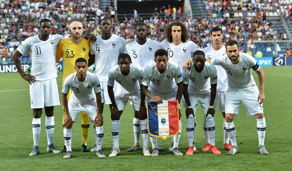 La foto del recuerdo de los seleccionados francedes, buscando un pase a la Final.