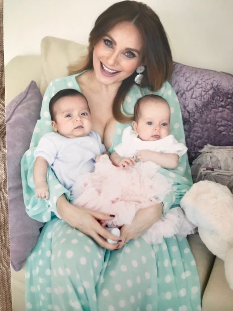 A pocas horas de haberse convertido en mamá primeriza, Elizabeth reveló a la revista ¡Hola! México que cada uno de sus retoños pesó 2 kilos al momento del alumbramiento. También precisó que el primero en nacer fue León, quien midió 47 centímetros (18'50), mientras que Máxima midió 46 centímetros (18'11).