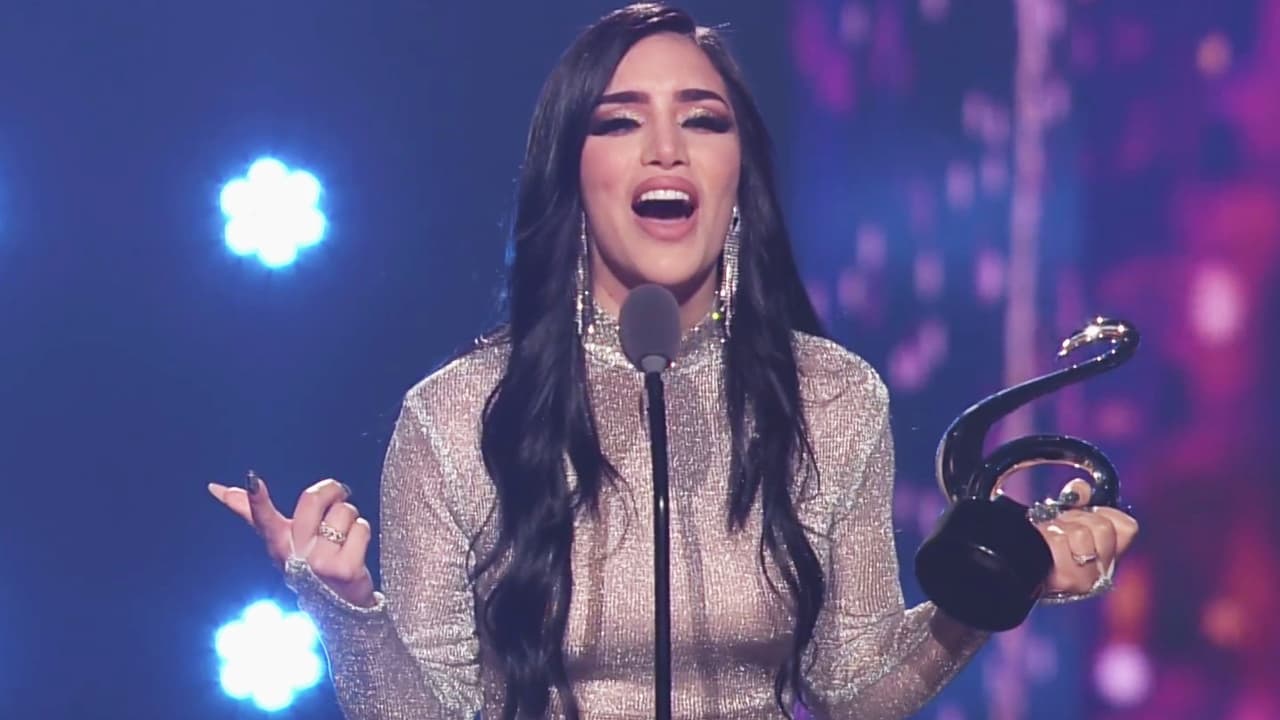 Kimberly Loaiza con las emociones al límite al ganar como Artista Revelación Femenina en Premio Lo Nuestro