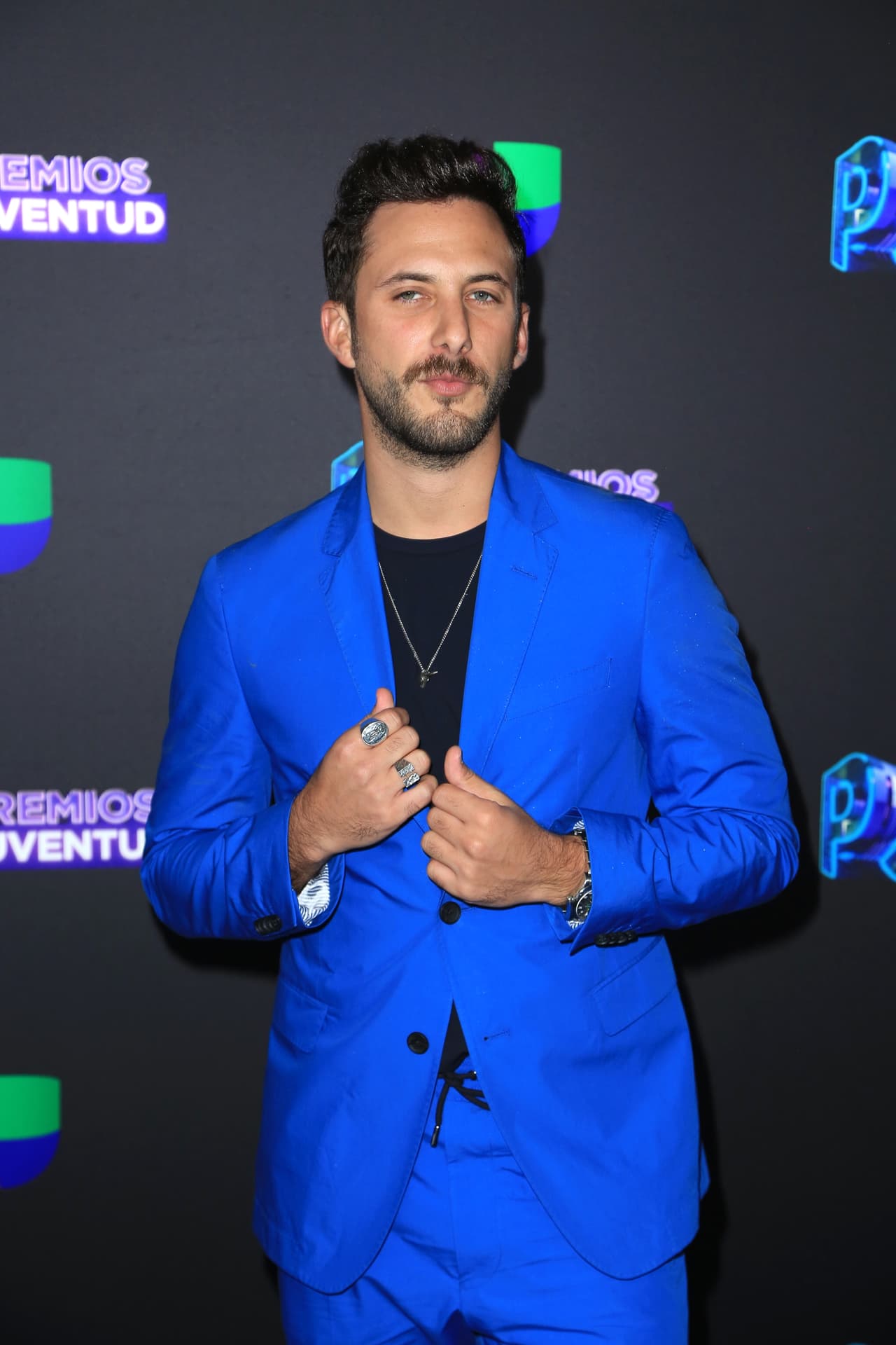 El actor habló sobre este tema en la plática que tuvo con 
<a href="https://peopleenespanol.com/celebridades/sebastian-zurita-habla-de-su-madre-christian-bach/" target="_blank">People en Español</a> y compartió la forma en que él y su familia han enfrentado su partida.