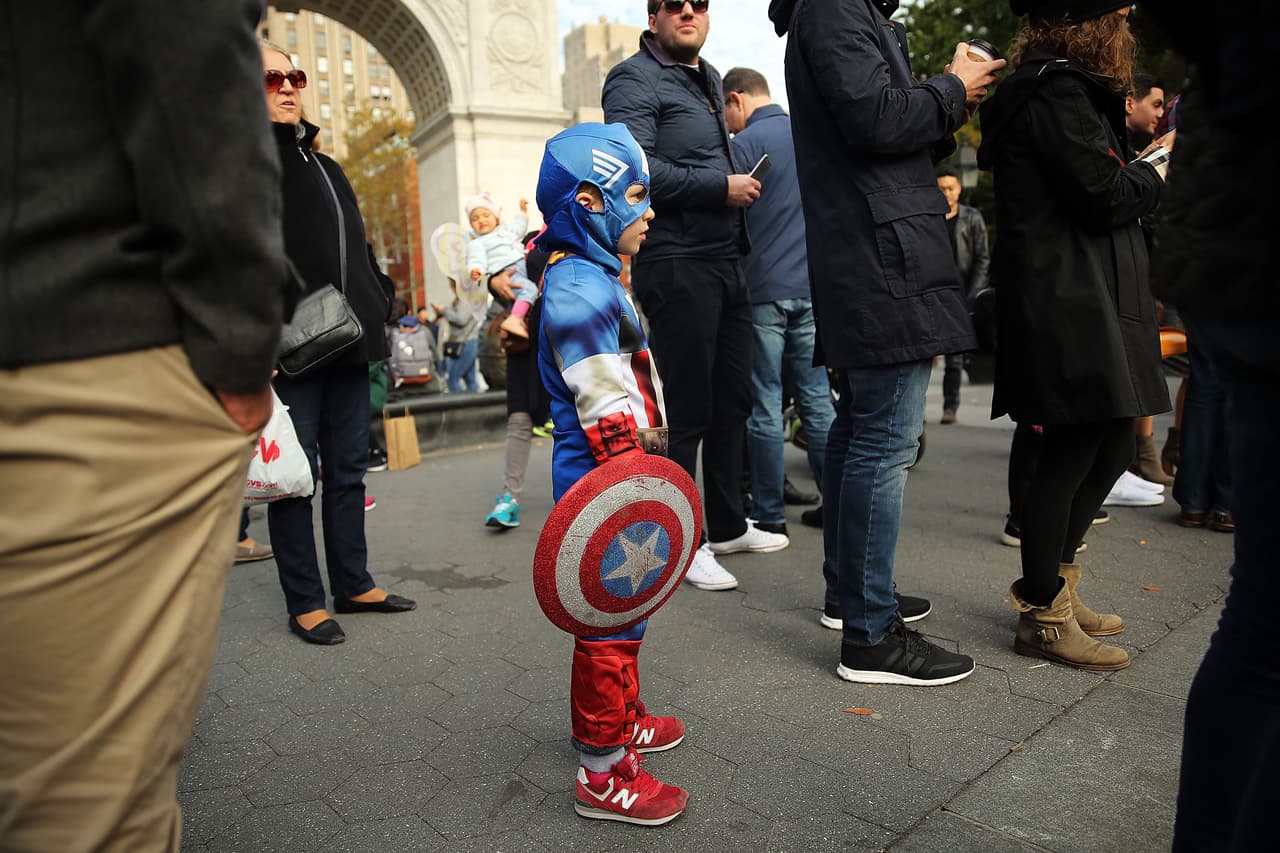 Miles de personas acuden a la edición 42 del desfile anual de Halloween en Greenwich Village, el cual se ha convertido en uno de los más grandes del país.