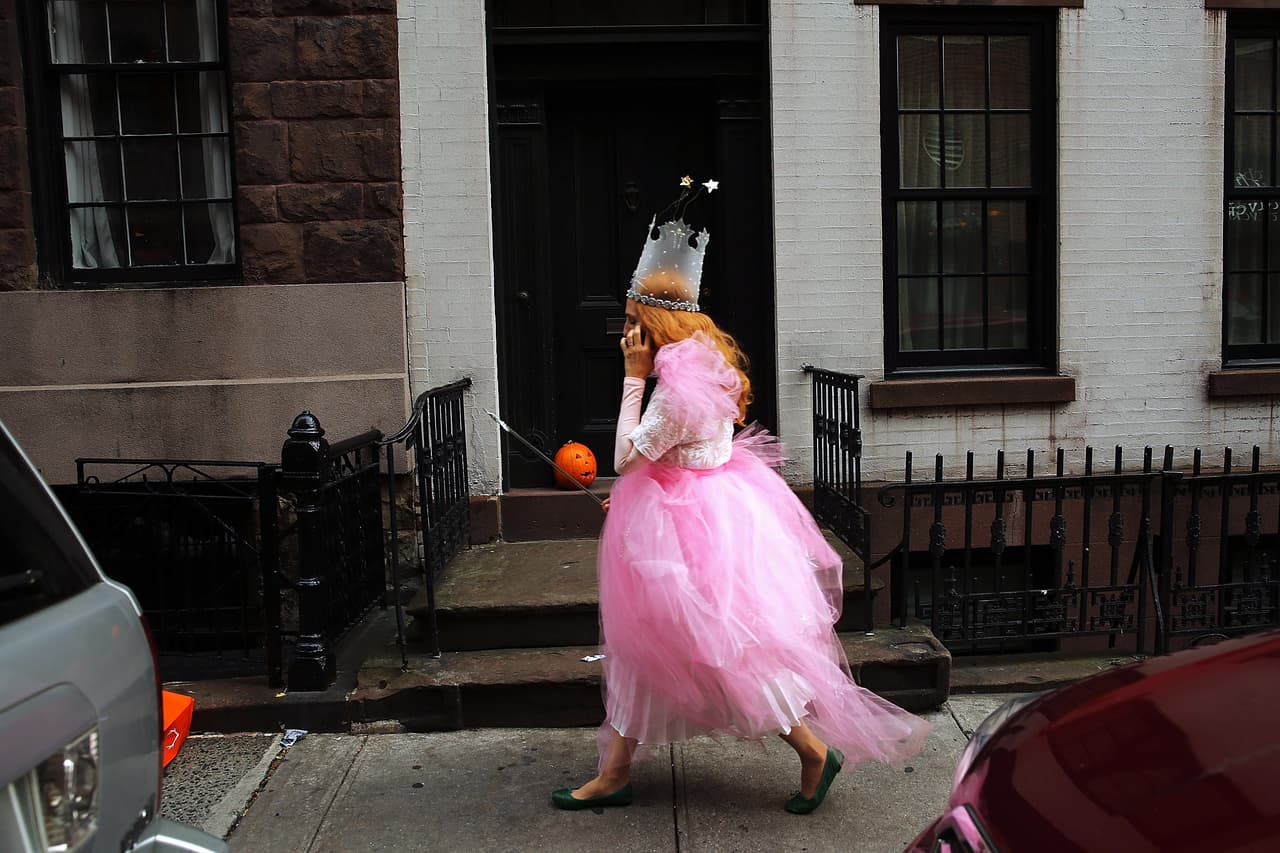 Miles de personas acuden a la edición 42 del desfile anual de Halloween en Greenwich Village, el cual se ha convertido en uno de los más grandes del país.