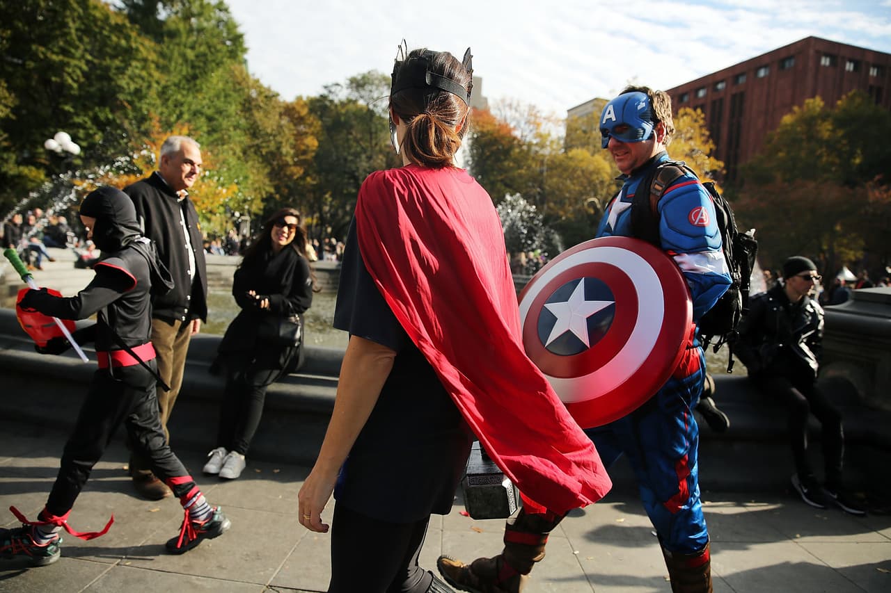 Miles de personas acuden a la edición 42 del desfile anual de Halloween en Greenwich Village, el cual se ha convertido en uno de los más grandes del país.