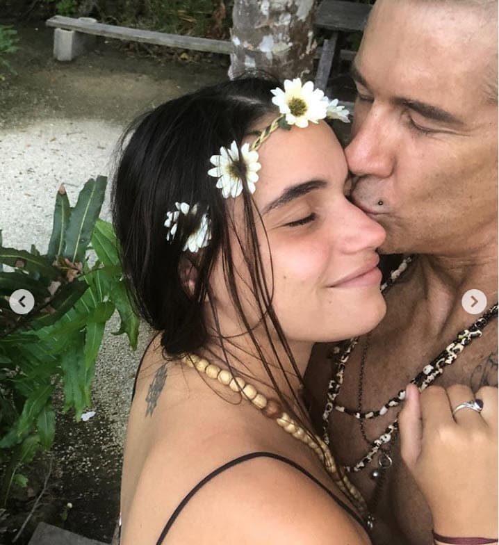 Para septiembre, él anunció que estaba esperando un hijo con la artista, quien ya tenía cuatro meses y medio de embarazo.
<br>