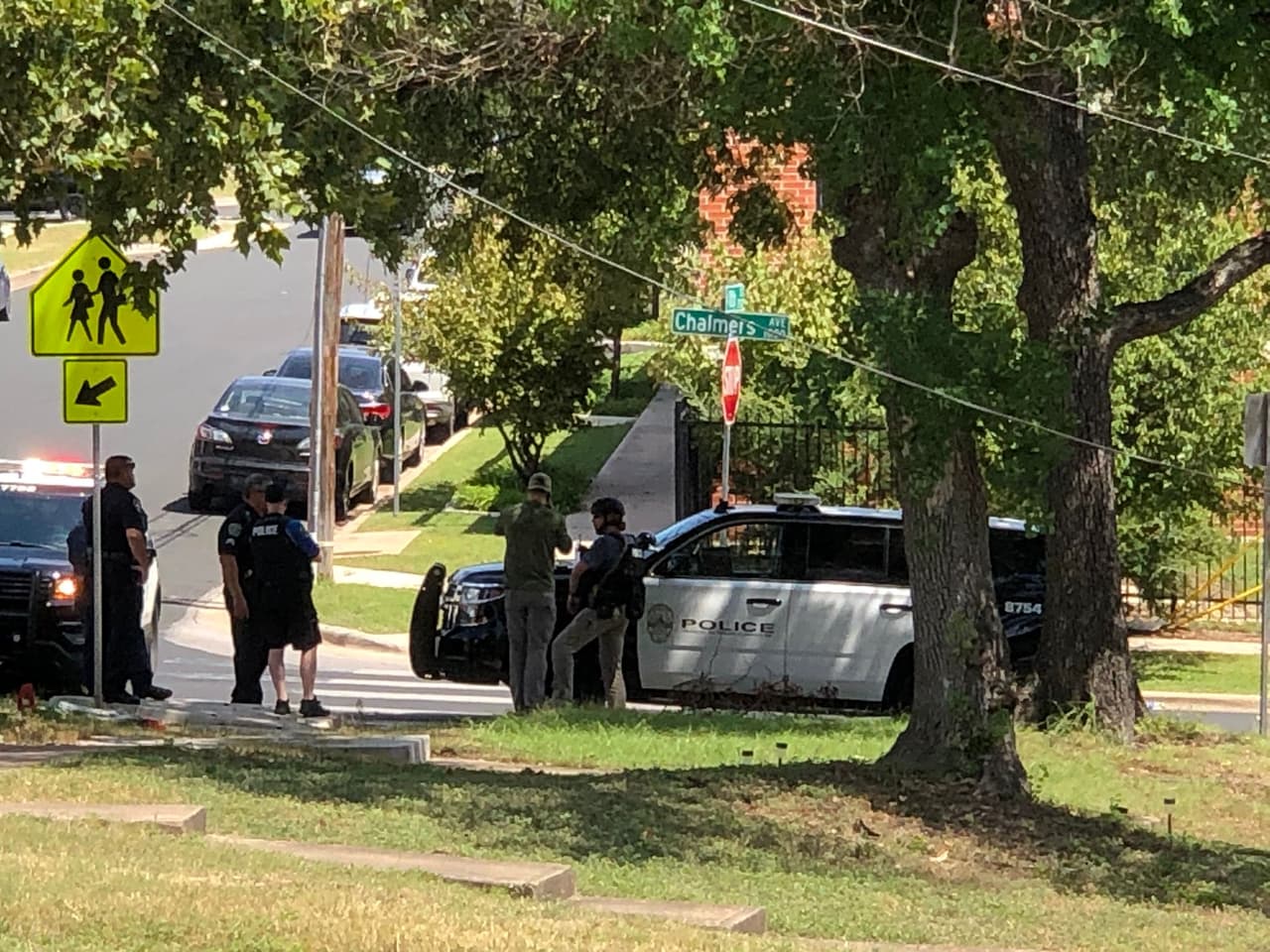 Policía de Austin detienen a una persona sospechosa cerca de una universidad y escuelas 